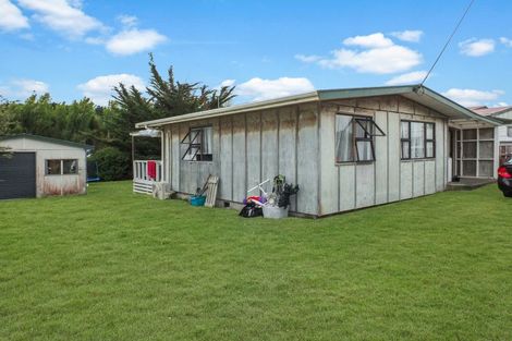 Photo of property in 9 Hennessy Street West, Foxton Beach, Foxton, 4815