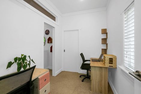 Photo of property in 37 Harbour View Road, Point Chevalier, Auckland, 1022