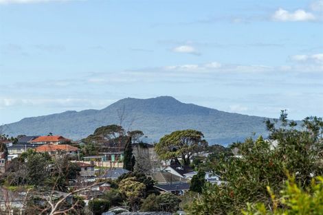 Photo of property in 135 Forrest Hill Road, Forrest Hill, Auckland, 0620