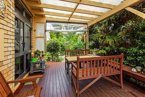 Photo of property in 15b Harrybrook Road, Green Bay, Auckland, 0604