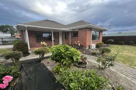 Photo of property in 32 Avonhead Road, Avonhead, Christchurch, 8042