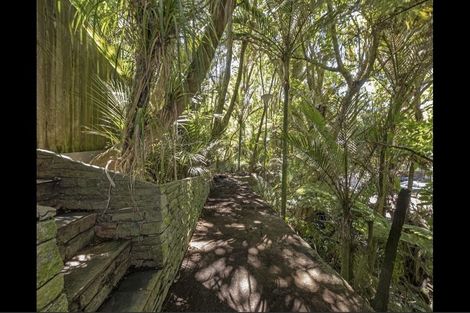 Photo of property in 323 Glenfield Road, Glenfield, Auckland, 0629