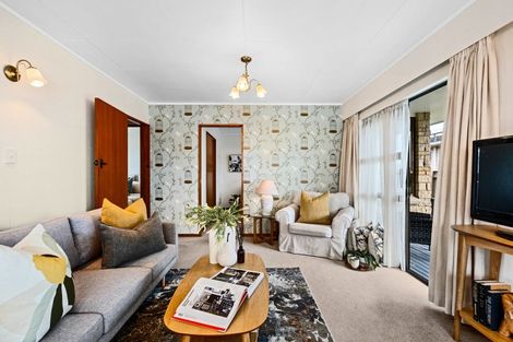 Photo of property in 2 Tiverton Crescent, Whalers Gate, New Plymouth, 4310