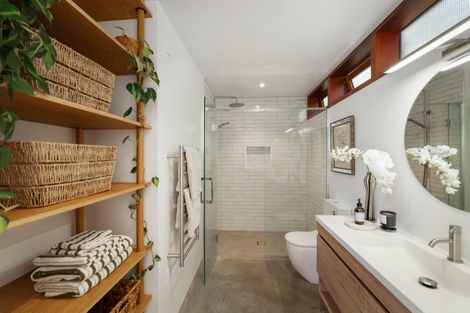 Photo of property in 2 Sea Crest Place, Bowentown, Waihi Beach, 3177