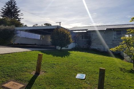 Photo of property in 12 Limmer Place, Browns Bay, Auckland, 0632