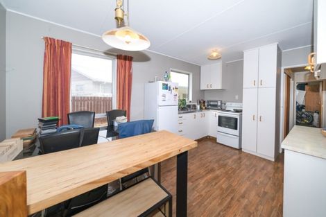 Photo of property in 2 Suzanne Grove, Kelvin Grove, Palmerston North, 4414