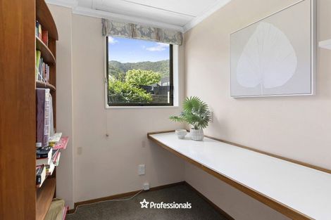 Photo of property in 2 Lady Bell Grove, Lowry Bay, Lower Hutt, 5013