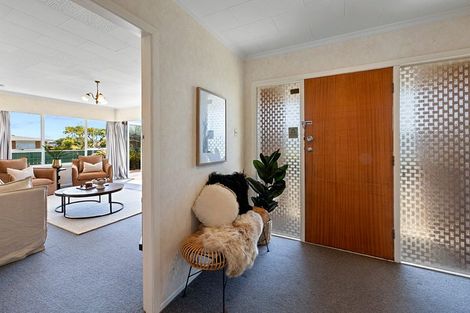 Photo of property in 43 Nevada Drive, Merrilands, New Plymouth, 4312