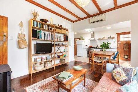 Photo of property in 21 Upper Bourke Street, Kilbirnie, Wellington, 6022