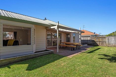 Photo of property in 5 Edgewater Grove, Whakatane, 3120