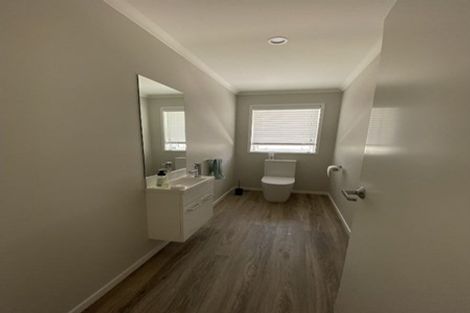 Photo of property in 28 Queen Street, Cambridge, 3434