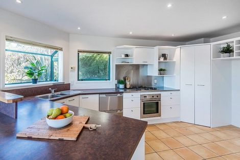 Photo of property in 44 Dress Circle, Newlands, Wellington, 6037