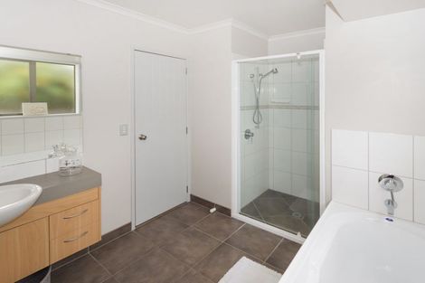 Photo of property in 40 Lough Bourne Drive, Pukekohe, 2120