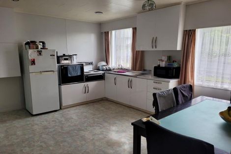 Photo of property in 102 Awanui Street, Merrilands, New Plymouth, 4312