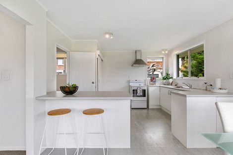 Photo of property in 87 Beechdale Crescent, Pakuranga Heights, Auckland, 2010