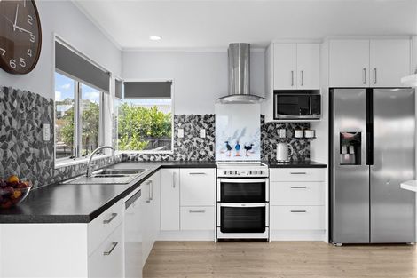 Photo of property in 2 Caesar Roose Drive, Glenview, Hamilton, 3206