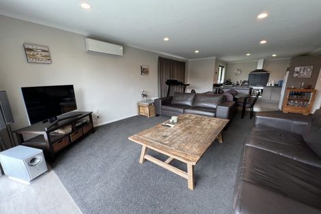 Photo of property in 47 Weston Avenue, Roslyn, Palmerston North, 4414
