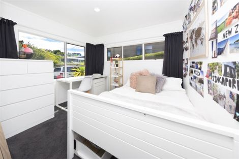 Photo of property in 1/17 Tiri View Place, Waiake, Auckland, 0630