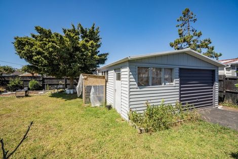 Photo of property in 33 Border Road, Henderson, Auckland, 0612