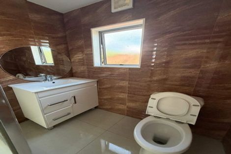 Photo of property in 16 Antalya Place, Manurewa, Auckland, 2102