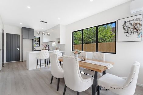 Photo of property in 140a Edgewater Drive, Pakuranga, Auckland, 2010
