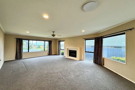 Photo of property in 26 Maghera Drive, East Tamaki Heights, Auckland, 2016