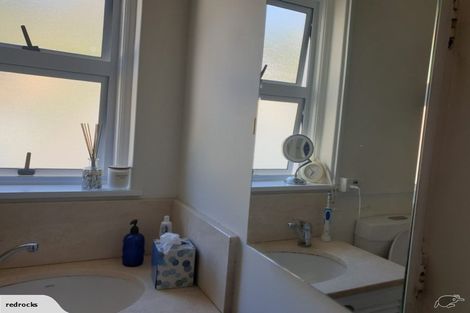 Photo of property in Olympus Flats, 8/280 Oriental Parade, Oriental Bay, Wellington, 6011