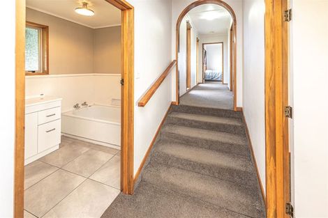 Photo of property in 16 Swinbourne Street, Waverley, 4510