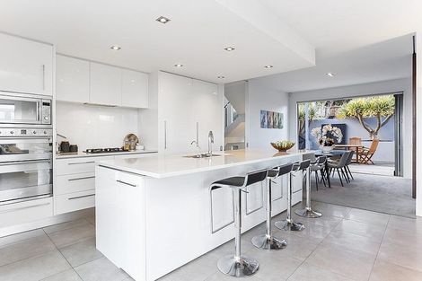 Photo of property in 32a Parr Terrace, Castor Bay, Auckland, 0620