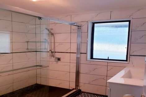 Photo of property in 28 Glen Close, Glen Eden, Auckland, 0602