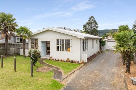 Photo of property in 104 Beverley Terrace, Whangamata, 3620