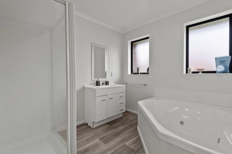 Photo of property in 10 Cleveland Heights, Kelvin Grove, Palmerston North, 4414