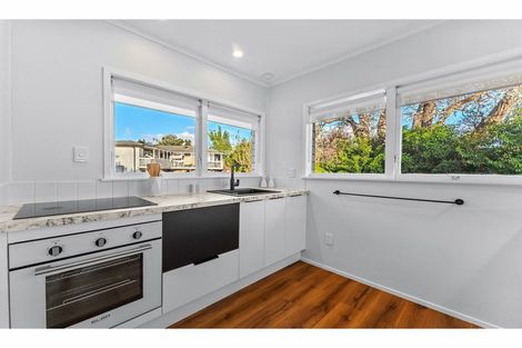 Photo of property in 2/13 Jonathan Place, Sunnynook, Auckland, 0620