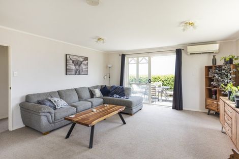Photo of property in 24 Logan Way, Kelvin Grove, Palmerston North, 4414