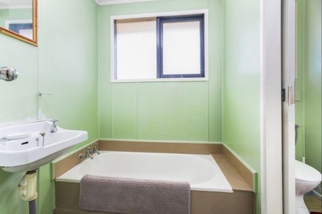 Photo of property in 38 Wallace Road, Mangere Bridge, Auckland, 2022