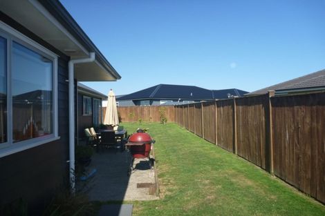 Photo of property in 14 Malbec Place, Huapai, Kumeu, 0810