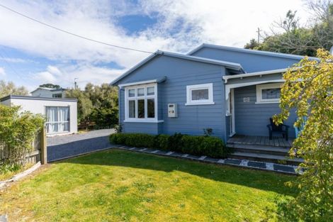 Photo of property in 14 Moana Street, Kaka Point, 9271