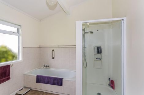 Photo of property in 120 Racecourse Road, Waiuku, 2123