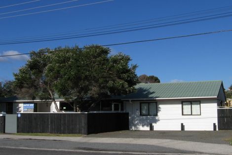 Photo of property in 2 Queens Road, Waikanae Beach, Waikanae, 5036