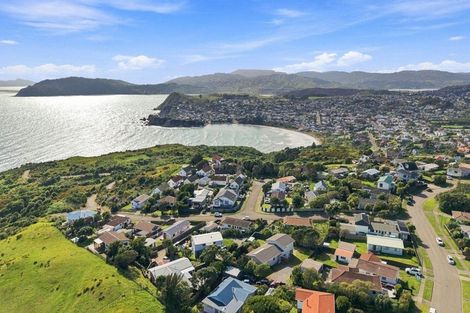 Photo of property in 128 Pikarere Street, Titahi Bay, Porirua, 5022