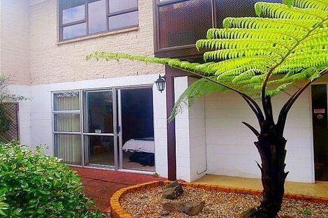 Photo of property in 2 Whiteacres Drive, Sunnyhills, Auckland, 2010