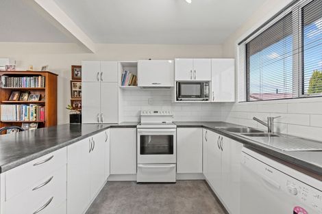 Photo of property in 12 Cowper Place, Avondale, Christchurch, 8061