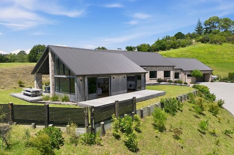 Photo of property in 42 Te Auhi Way, Welcome Bay, Tauranga, 3112