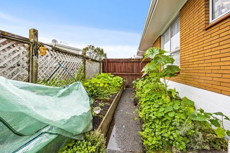 Photo of property in 2/39 Blacklock Avenue, Henderson, Auckland, 0612