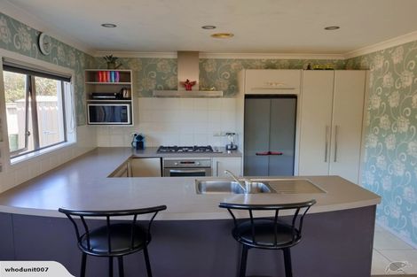 Photo of property in 6 Tararua Close, Aotea, Porirua, 5024