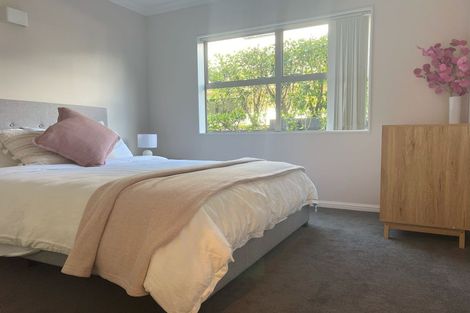 Photo of property in 88 San Marino Drive West, Henderson, Auckland, 0612