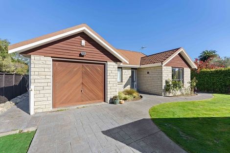 Photo of property in 37 Rosebank Grove, Waikanae, 5036