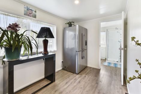 Photo of property in 15 Laurie Avenue, Papakura, 2110