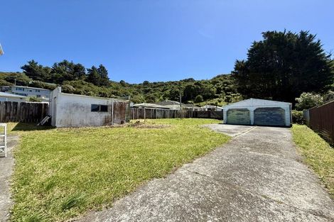Photo of property in 12 Davis Grove, Wainuiomata, Lower Hutt, 5014