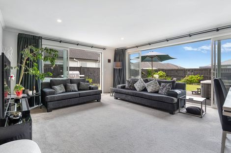 Photo of property in 11 Fred White Drive, Kumeu, 0810